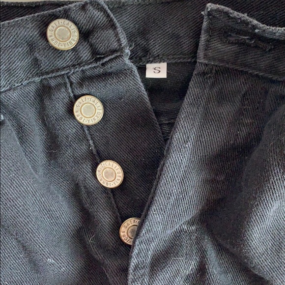 Brandy Melville Black High Rise Shorts - Picture 3 of 3